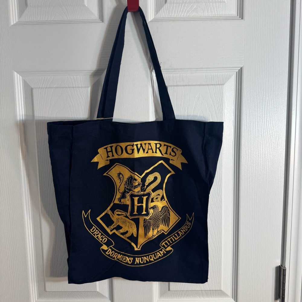 NWT. Primark Harry Potter Hogwarts crest tote bag. Navy blue bag with gold tone